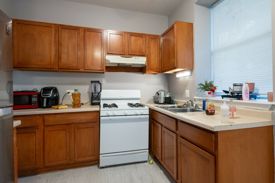More Photos Of 4119-4129 S Ellis Ave, Chicago Apartments For Sale