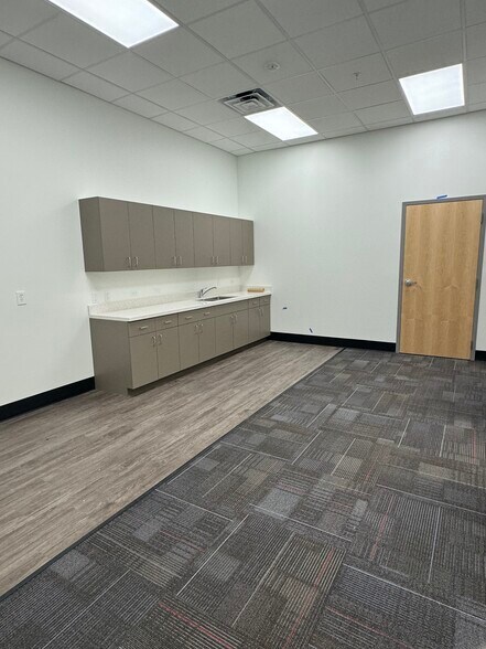 More Photos Of 593-689 N Saratoga Rd, Saratoga Springs Unknown For Lease