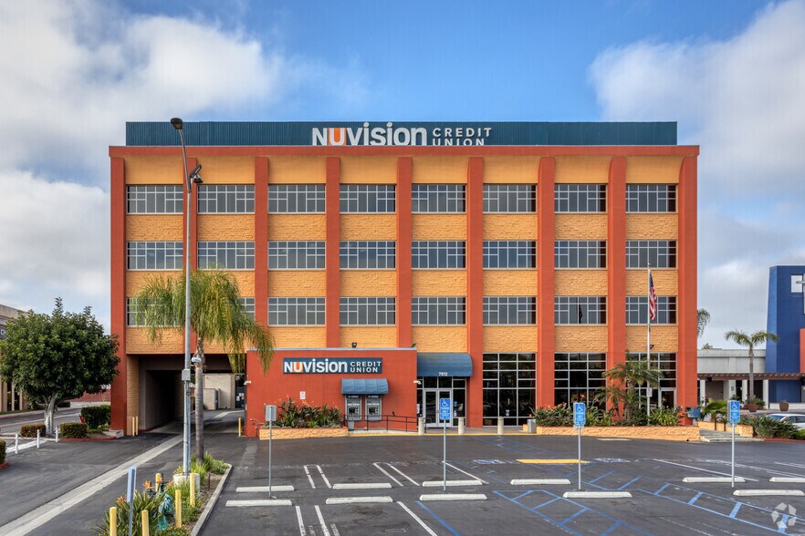 More Photos Of 7812 Edinger Ave, Huntington Beach Office For Sale