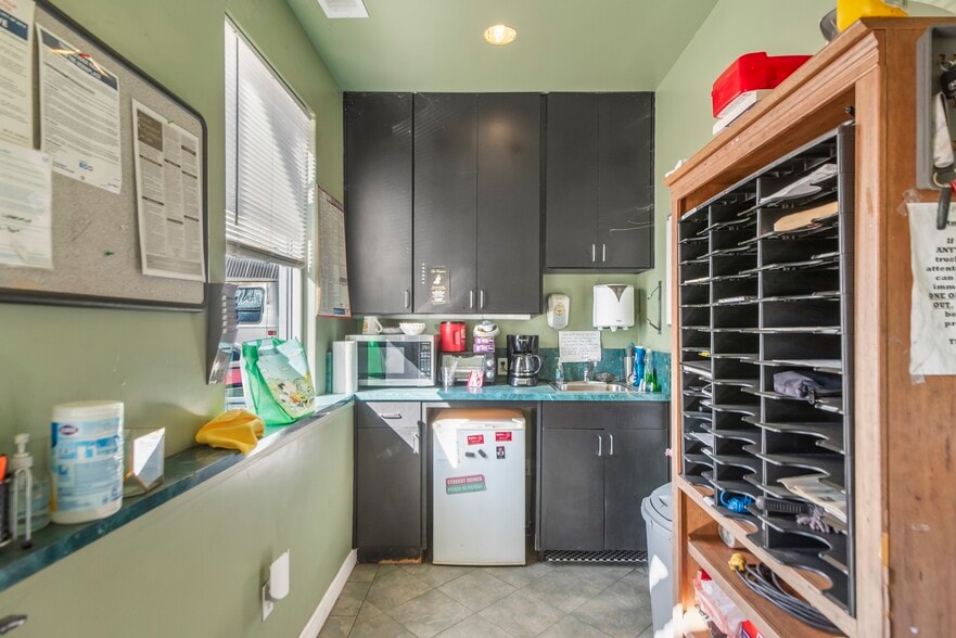 More Photos Of 615-617 University Ave, Los Gatos Warehouse For Sale