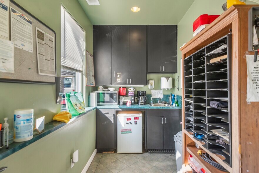 More Photos Of 615-617 University Ave, Los Gatos Warehouse For Sale
