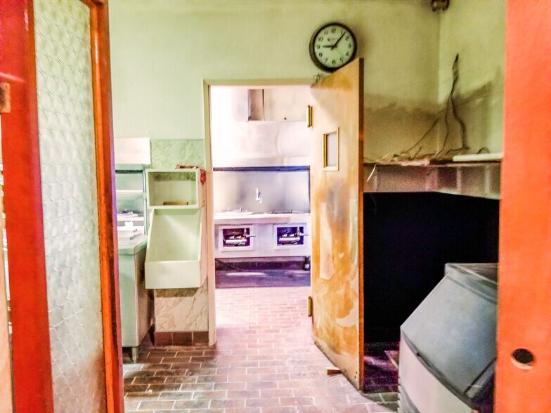 More Photos Of 2147-2159 N Texas St, Fairfield Restaurant For Lease