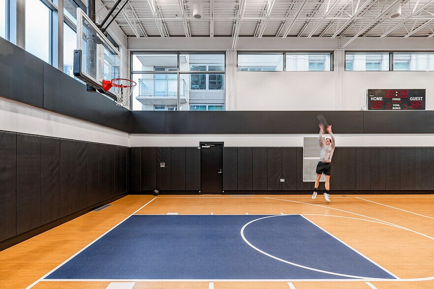 More Photos Of 555 W Kinzie St, Chicago Apartments For Lease