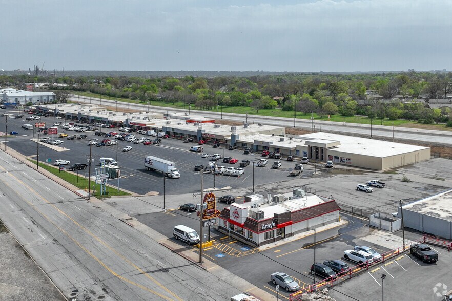 More Photos Of 4227-4289 Southwest Blvd, Tulsa Unknown For Lease