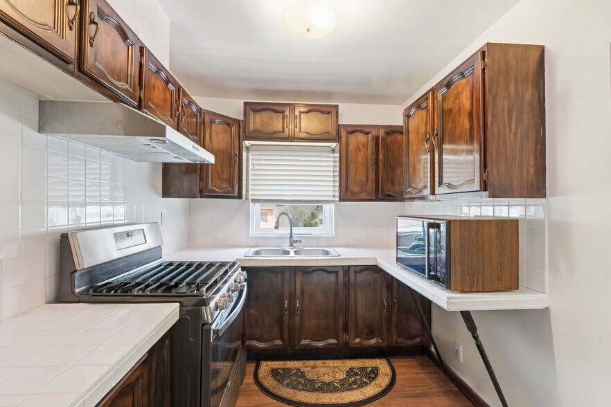 More Photos Of 1026 Figueroa Ter, Los Angeles Apartments For Sale