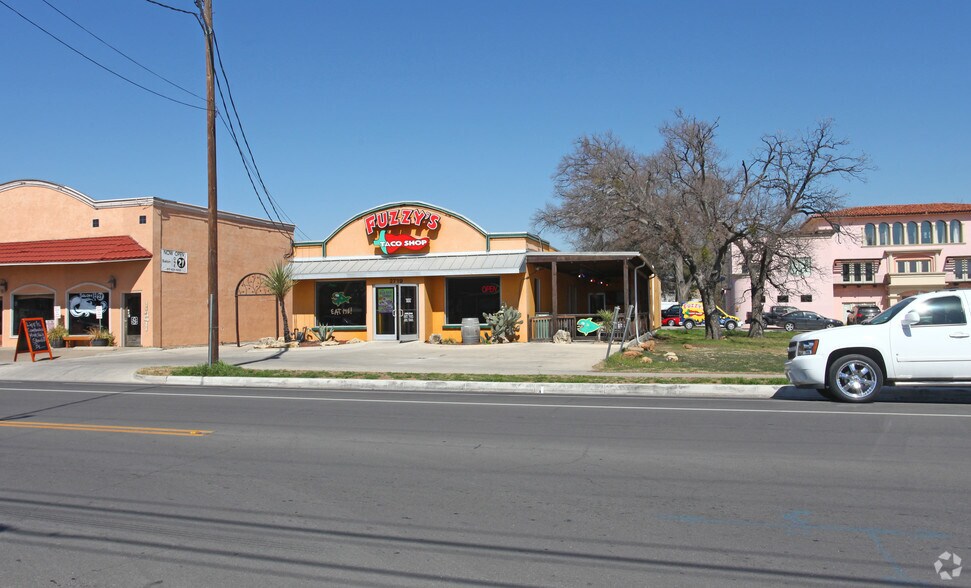 More Photos Of 2719 Race St, Fort Worth Restaurant For Lease