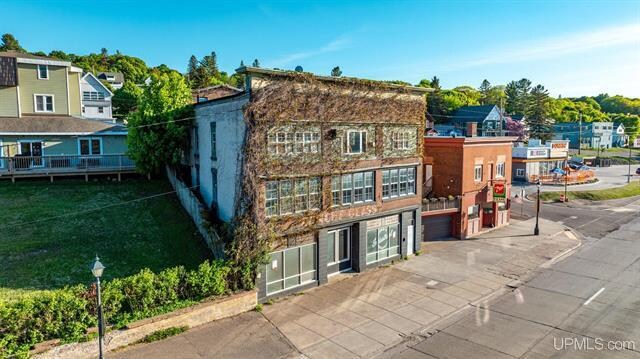 More Photos Of 407 W Memorial Dr, Houghton Freestanding For Sale