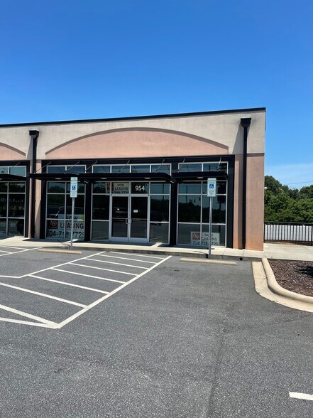 More Photos Of 954-958 US Highway 70 SW, Hickory General Retail For Lease