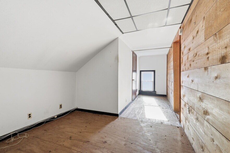 More Photos Of 2695 Main St, Lawrence Apartments For Sale