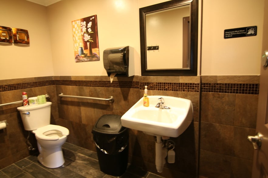 More Photos Of 39 Highwood Ave, Tenafly Restaurant For Sale