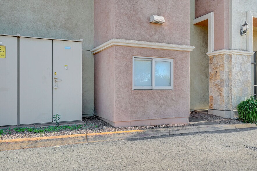 More Photos Of 270 W Lake Mead Pky, Henderson Freestanding For Sale