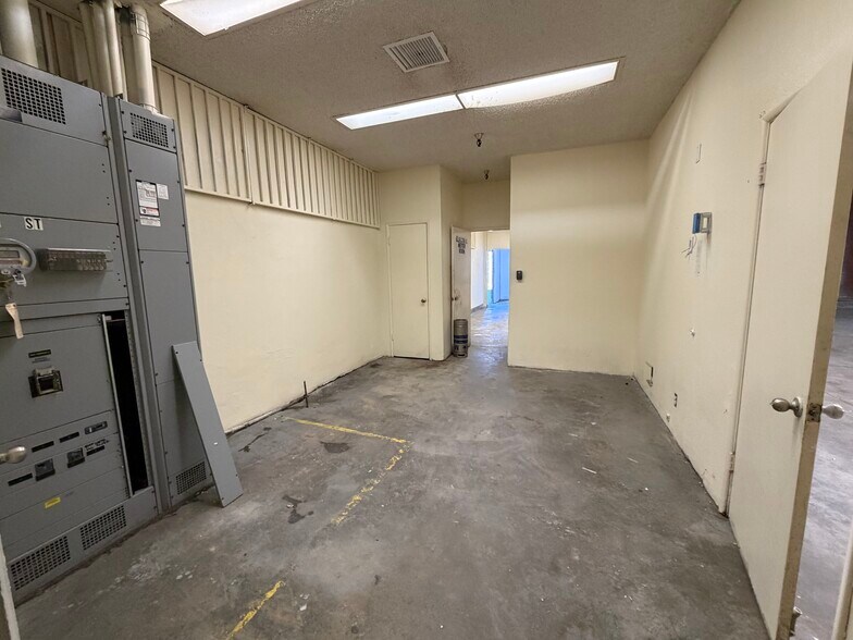More Photos Of 1714 Wall St, Los Angeles Manufacturing For Lease