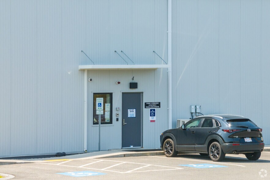 More Photos Of 5-7 Industrial Rd, Milford Manufacturing For Lease