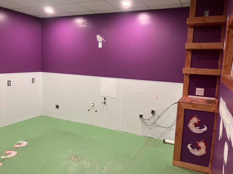 More Photos Of 909 Starkeys Aly, Wilmington Specialty For Lease