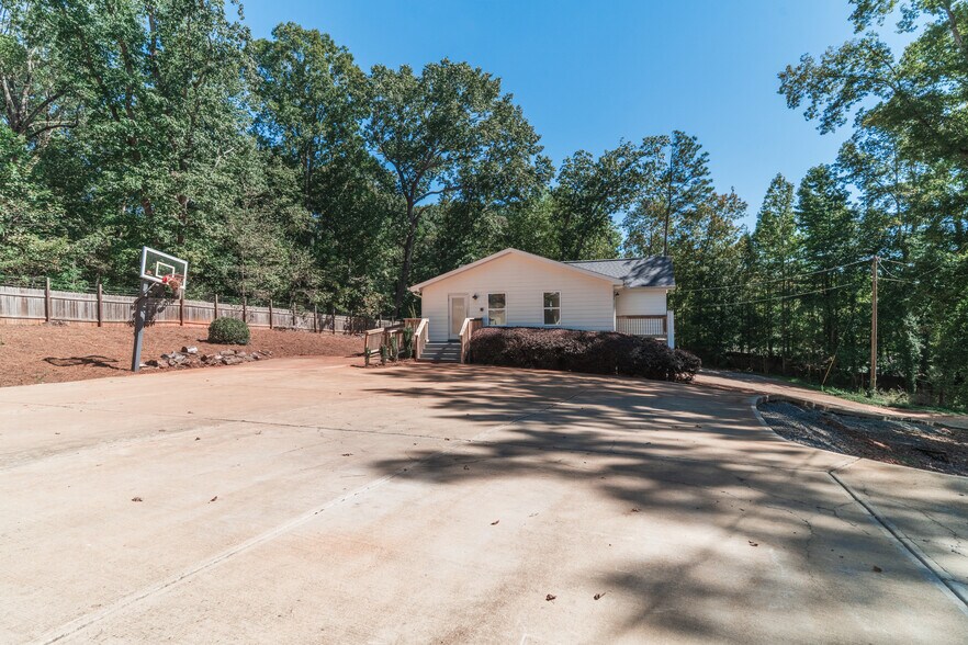 More Photos Of 2627 Holly St, Holly Springs Light Distribution For Lease
