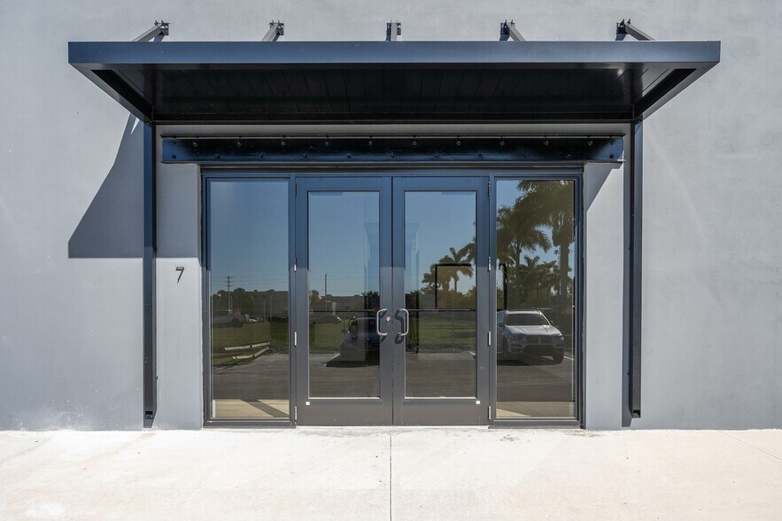 More Photos Of 1930 N 30th Rd, Hollywood Office Residential For Lease