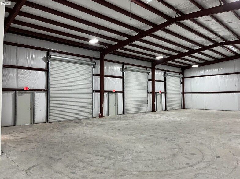 More Photos Of 4417 Entrepot Blvd, Tallahassee Flex For Lease