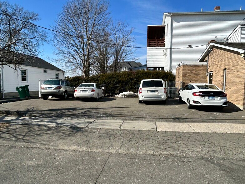 More Photos Of 1985 Barnum Ave, Stratford Medical For Sale