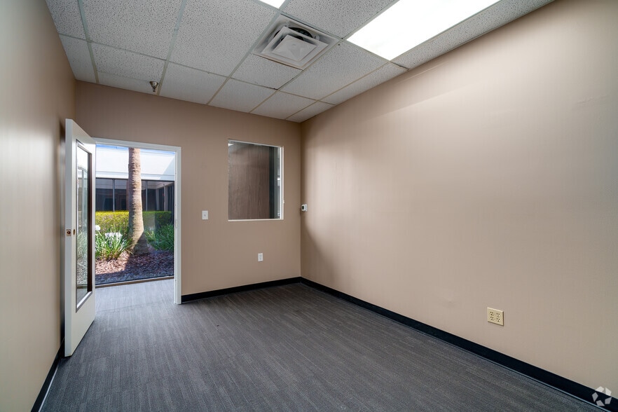 More Photos Of 6925 Lake Ellenor Dr, Orlando Unknown For Lease