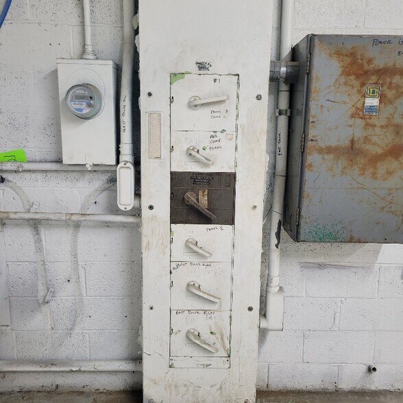 More Photos Of 608 E 10 Mile Rd, Hazel Park Warehouse For Lease