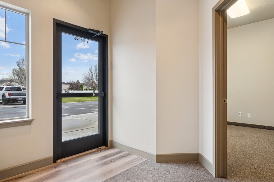 More Photos Of 1093 E Iron Eagle Dr, Eagle Medical For Lease