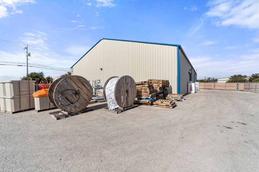 More Photos Of 17300 Bell North Dr, Schertz Warehouse For Sale