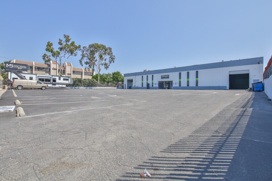 More Photos Of 9130 Glenoaks Blvd, Sun Valley Manufacturing For Lease