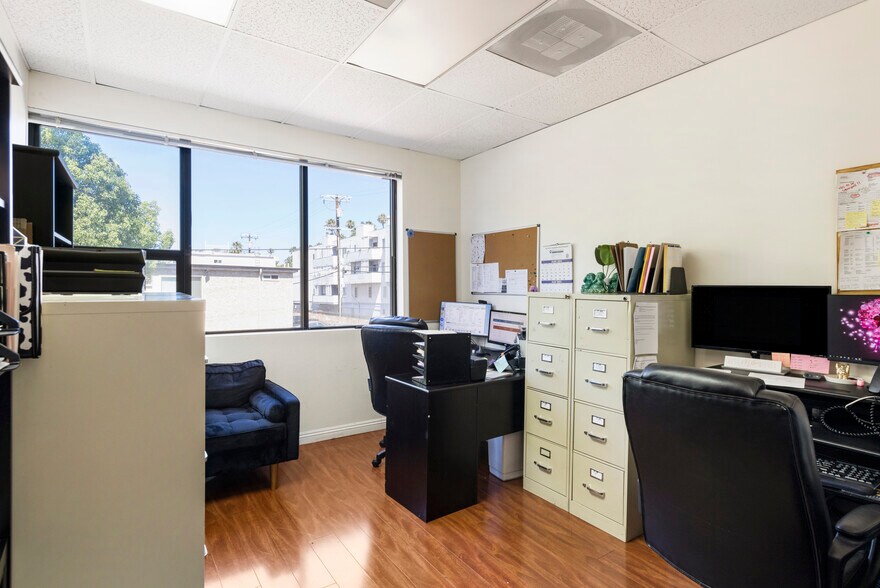 More Photos Of 14553 Delano St, Van Nuys Office For Lease