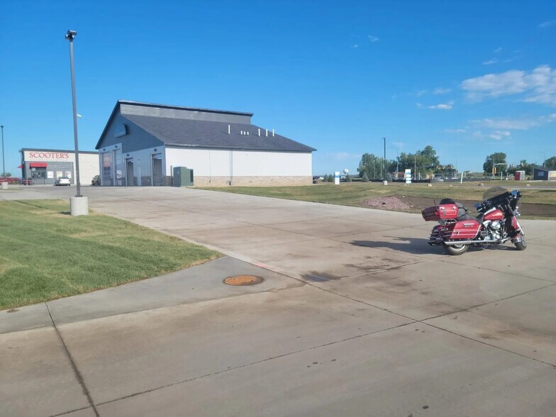 More Photos Of 810 Gateway Ln, Tea General Retail For Sale