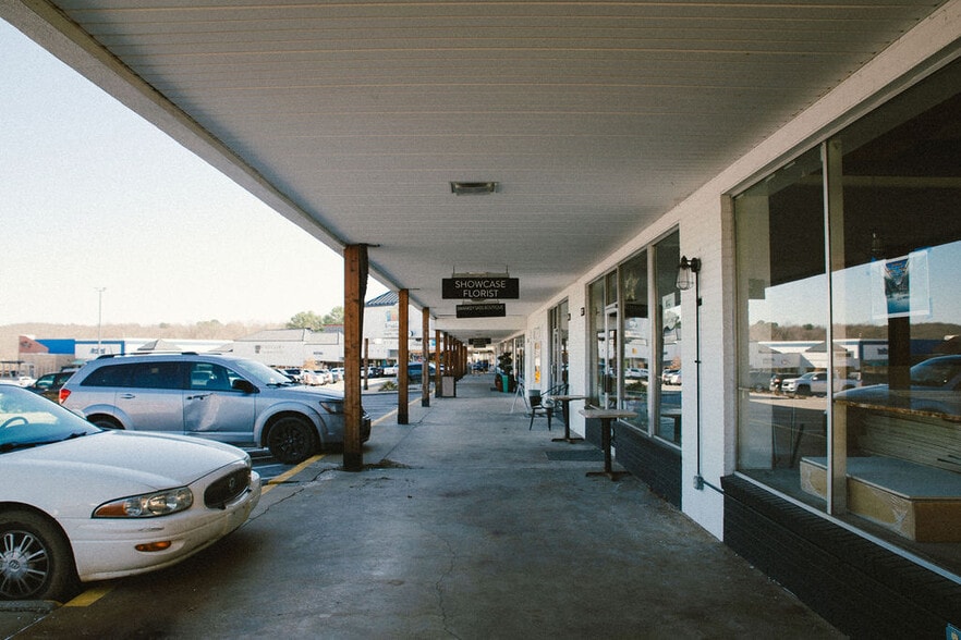 More Photos Of 1320-1554 N College Ave, Fayetteville Unknown For Lease