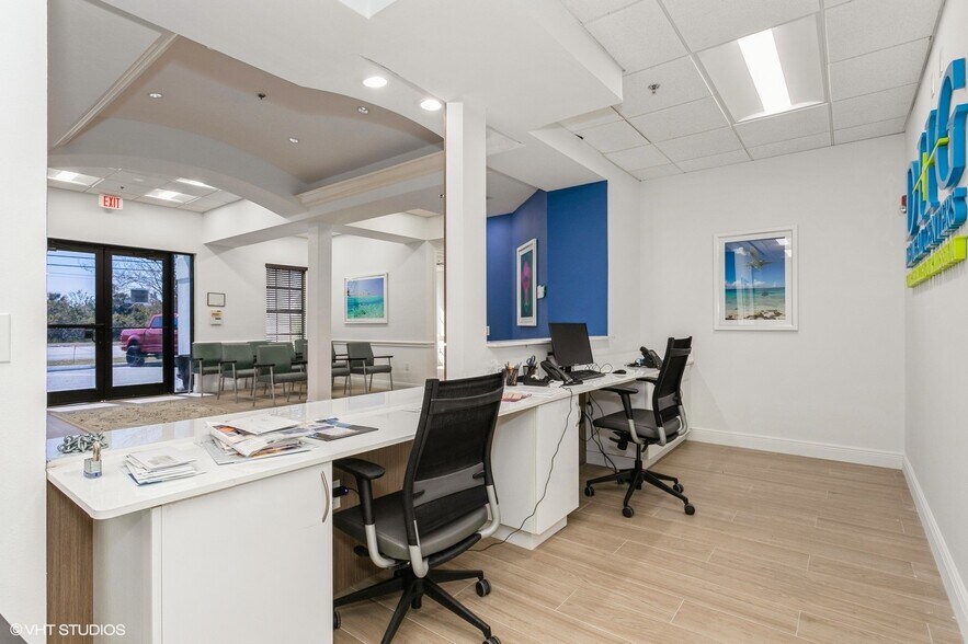 More Photos Of 2520 Tamiami Trl N, Nokomis Medical For Sale