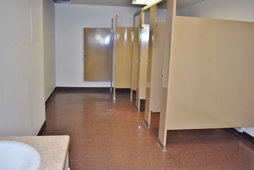 More Photos Of 1131 Central Ave, Middletown Loft Creative Space For Sale