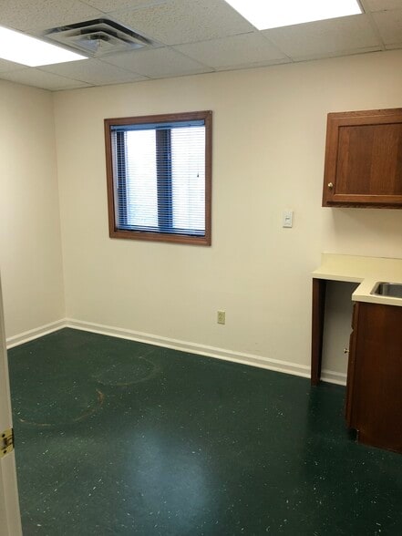 More Photos Of 1724 Rockingham Ave, Bowling Green Medical For Lease