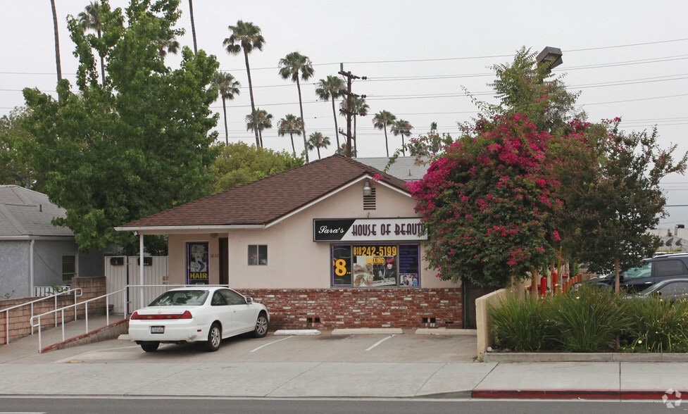 Primary Photo Of 1632 W Glenoaks Blvd, Glendale Freestanding For Lease