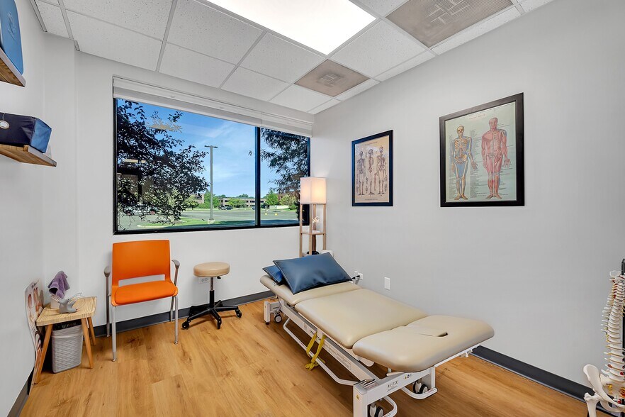 More Photos Of 1751 S Naperville Rd, Wheaton Medical For Sale