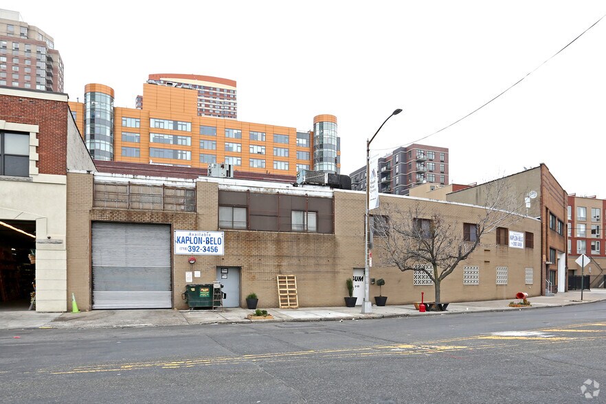 More Photos Of 2-15 Borden Ave, Long Island City Light Manufacturing For Lease