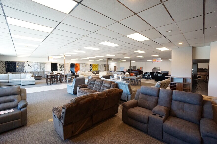 More Photos Of 802 E Nob Hill Blvd, Yakima Freestanding For Lease