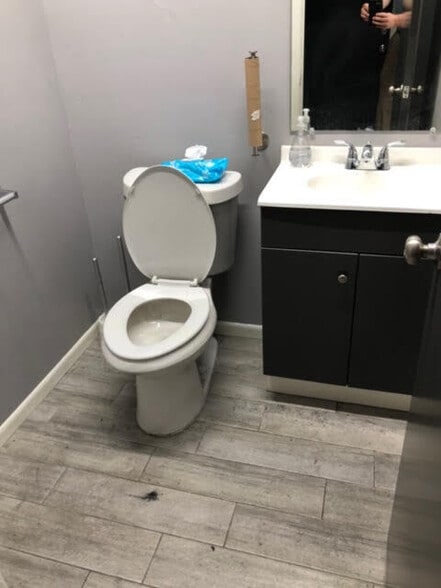 More Photos Of 5154 E Sam Houston Pky, Houston General Retail For Sale