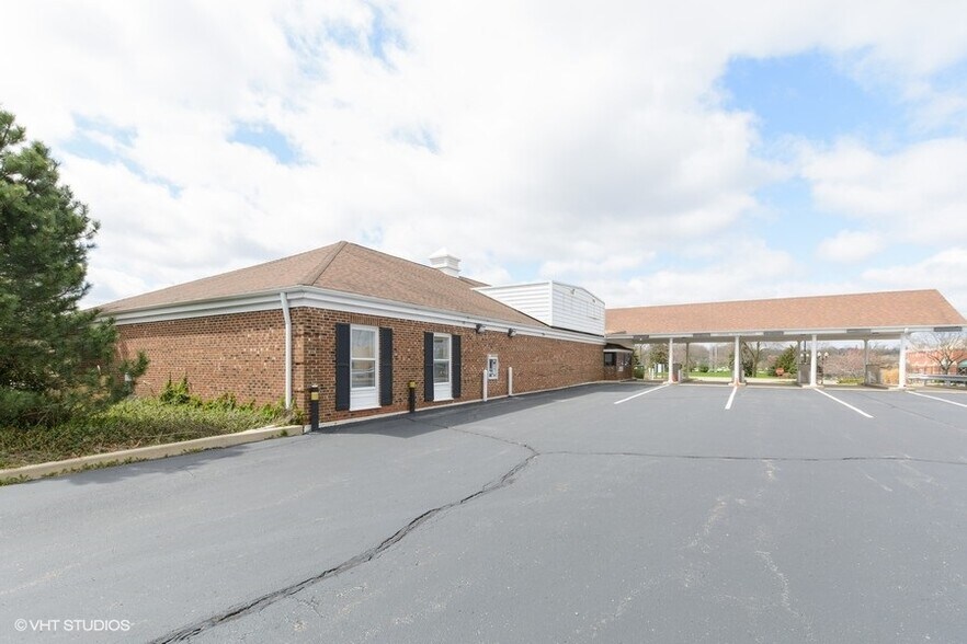 More Photos Of 275 S Roselle Rd, Schaumburg Bank For Sale