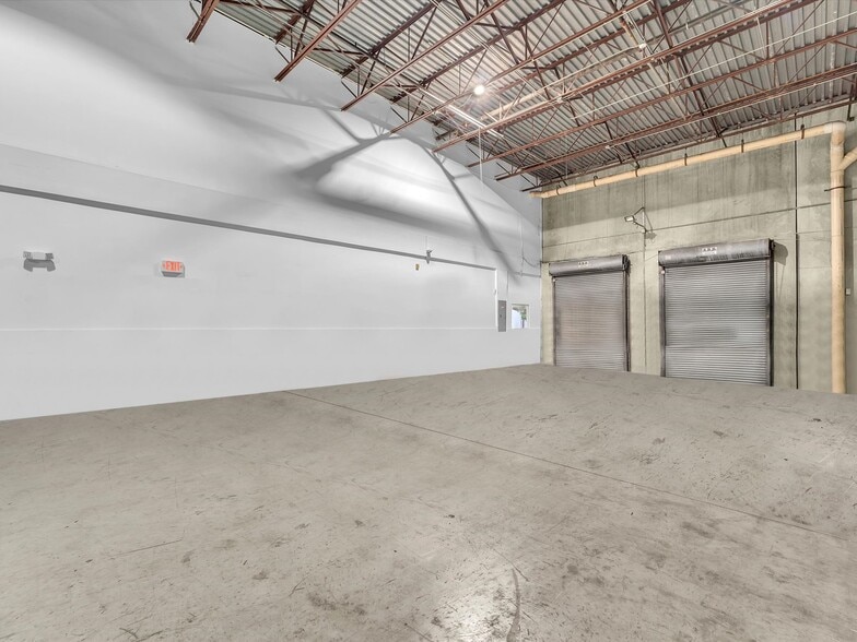 More Photos Of 10855 NW 27th St, Doral Warehouse For Lease