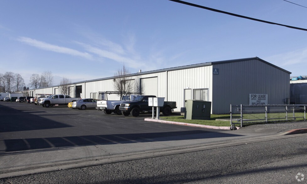 Primary Photo Of 845 NW Dunbar Rd, Troutdale Flex For Sale