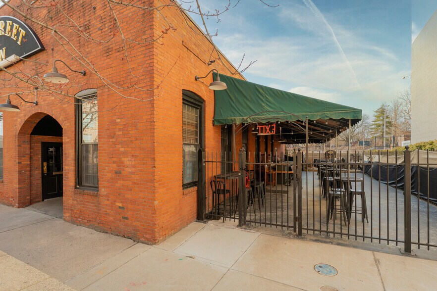 More Photos Of 83-85 Arch St, Hartford Restaurant For Sale