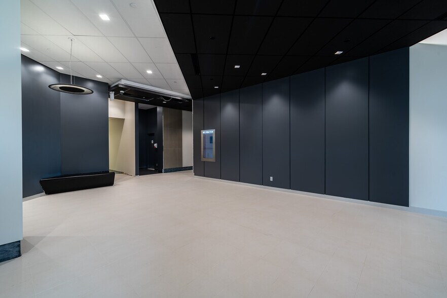More Photos Of 9001 Boul De L'acadie, Montréal Office For Lease
