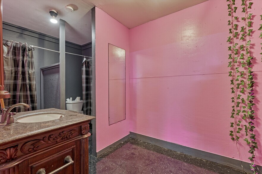 More Photos Of 10935 Aldine Westfield Rd, Houston Bar For Sale