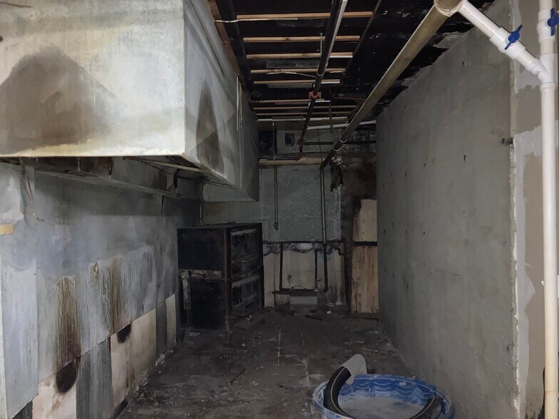 More Photos Of 2023 W Superior St, Duluth Storefront Retail Residential For Sale