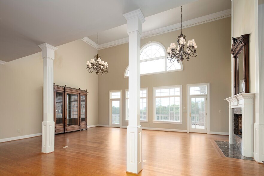 More Photos Of 4664 Lexington Rd, Winchester Specialty For Sale