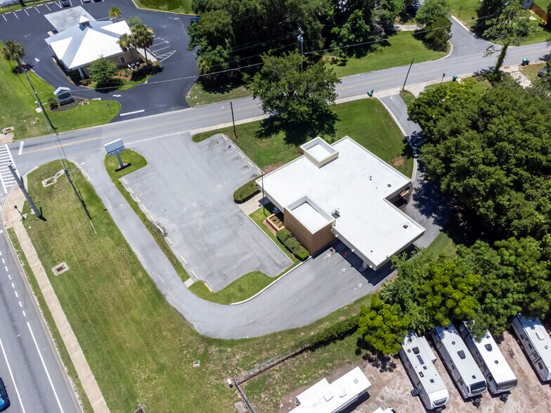 More Photos Of 410 E Palm St, Fruitland Park Bank For Sale