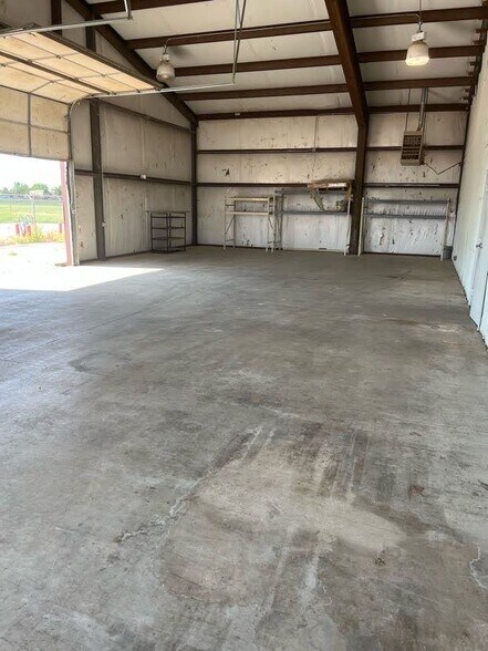 More Photos Of 1051 N Price Rd, Pampa Warehouse For Lease