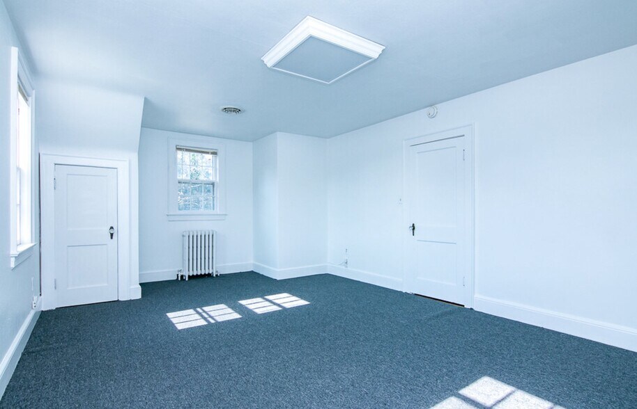 More Photos Of 1540 Apperson Dr, Salem Office For Sale