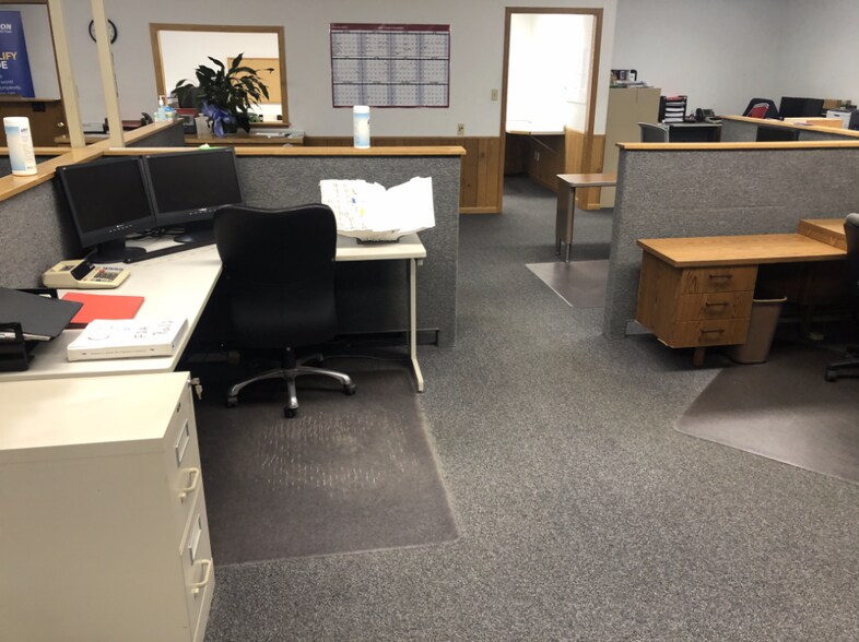 More Photos Of 172 W Stutsman St, Pembina Light Manufacturing For Sale